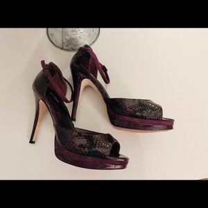 White House Black Market Avalon Strap 4-/2 Heels